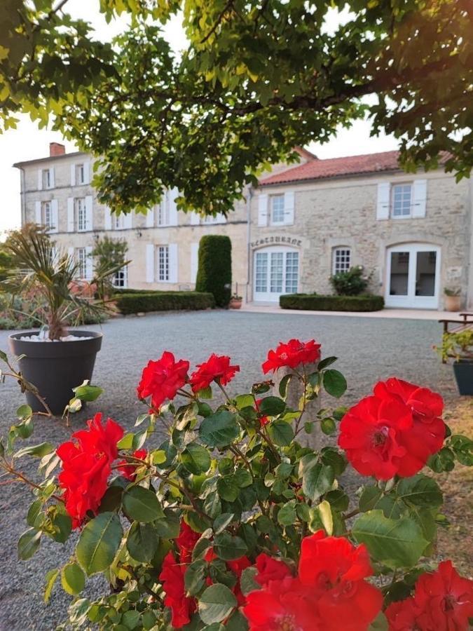 Hotel Logis Domaine Du Prieure Tonnay-Boutonne Exteriér fotografie
